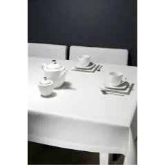 Obrus z Mereżką Biały 130 x 160 Prosty i Elegancki