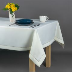 Obrus z Mereżką Kremowy 140x240 Prosty i Elegancki