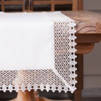 Kremowy Bieżnik 40x140 Z Szeroką Koronką Gipiurową