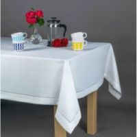 Obrus z Mereżką Biały 140 x 300 Prosty i Elegancki